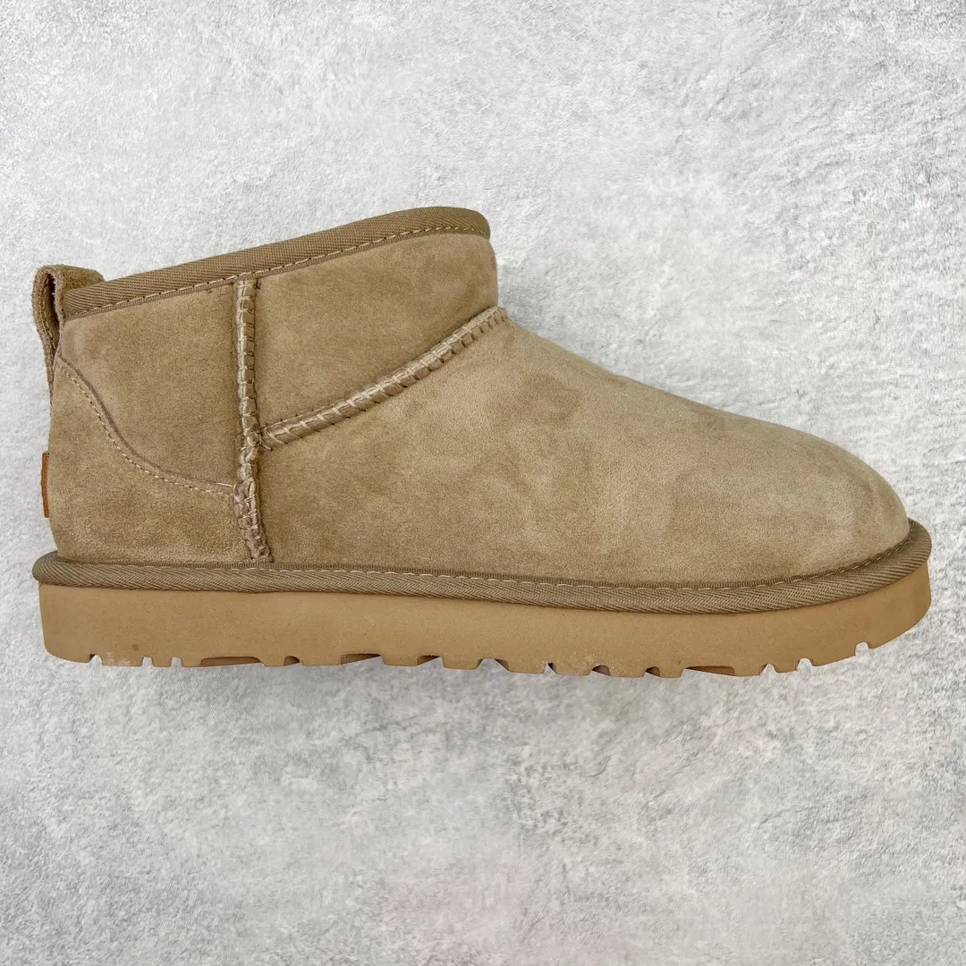 Pick up locally 💰520 UGG Zhou Dongyu's same style 6109 classic autumn and winter sheep fur integrated snow boots. All shoes are made from ZP. Longfeng A-grade Australian imported sheep fur integrated men's and women's boots. Brand OEM production line. Fully follow the ZP process. OEM original pattern maker. Adhering to the principle of no original shoes and no development selection. Pay attention to every detail. The most authentic version on the market TREADLITE "Light Wing" technology outsole Lightweight/durable/flexible/pile type [solemn after-sales commitment] If there are major quality problems such as degumming/broken bottom within one month, we will directly replace it with a new one for you! Size: 35 36 37 38 39 40 41 42 43 44 45 Coding: by2936050